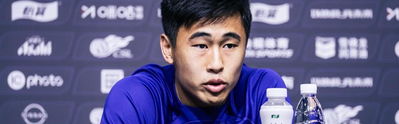 曹赟定公开炮轰斯卢茨基，直言申花两位王牌被他用废，引发热议